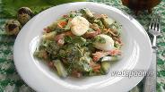 Фото рецепта Салат с жареной колбасой и перепелиными яйцами