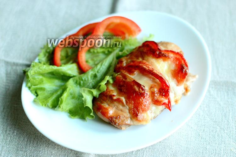 Фото Сочная куриная грудка с перцем и моцареллой в духовке