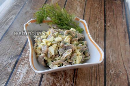 Фото рецепта Салат из куриных желудков, яиц и солёных огурцов