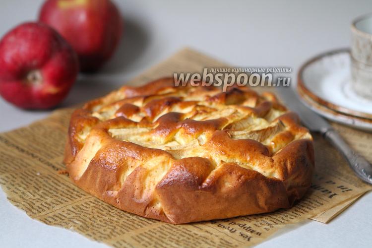 Творожный пирог с яблоками и корицей