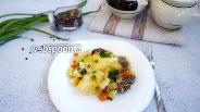 Фото рецепта Жаркое из бедра индейки с овощами в горшочке, без обжарки