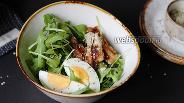 Фото рецепта Лёгкий салат с яйцом, курицей и рукколой 