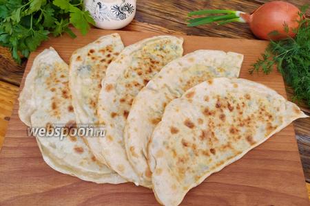 Фото рецепта Лепёшки афарар с адыгейским сыром и зеленью