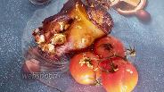 Фото рецепта Рулька с аджикой и помидорами в духовке
