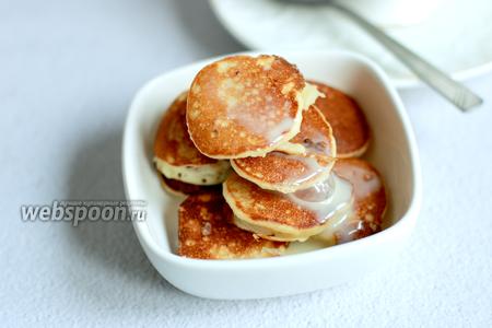 Фото рецепта Панкейки с кусочками банана 