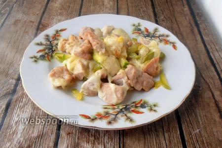 Фото рецепта Запечённые кабачки со свининой и моцареллой