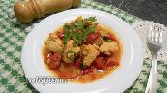 Фото рецепта Тушёное филе индейки в соусе на сковороде