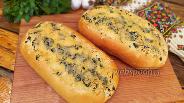 Фото рецепта Хлеб с зеленью, чесноком и сыром на кефире