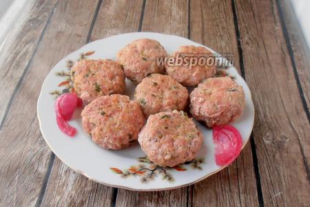 Фото рецепта Нежные котлеты из свинины с кабачком и зелёным луком
