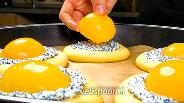 Фото рецепта Формовки булочек из дрожжевого теста с начинками. Видео