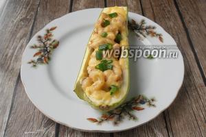 Фото рецепта Лодочки из кабачка с жареной курицей, сладким перцем и сыром