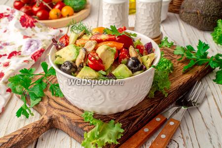 Фото рецепта Салат с мидиями и авокадо