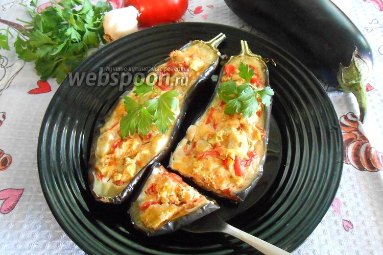 Фото Печёный баклажан с начинкой из перепелиных яиц, помидора и сыра