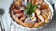 Фото рецепта Пирог из слоёного теста со свежими персиками 