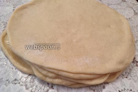 Слоеное печенье с безе и слоеное тесто с творогом и вишней