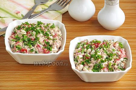 Фото рецепта Закусочный салат из консервированной рыбы
