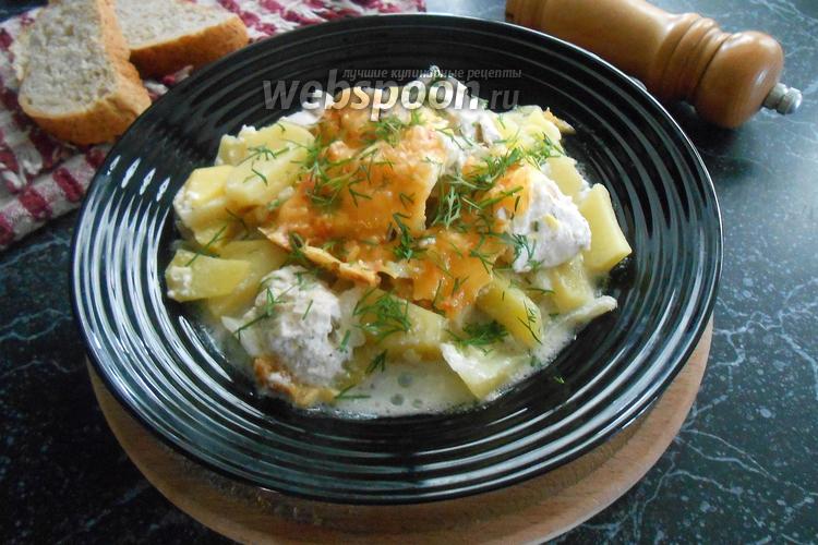 Фото Филе индейки с картофелем и луком в соусе под сыром в духовке
