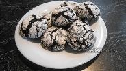 Фото рецепта Шоколадное мраморное печенье в сахарной пудре 