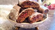 Фото рецепта Нарезное шоколадное печенье с вишневой начинкой