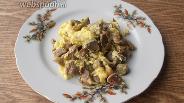 Фото рецепта Жареные куриные желудки с вешенками, яйцом и сыром