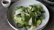 Фото рецепта Салат со шпинатом и огурцами 