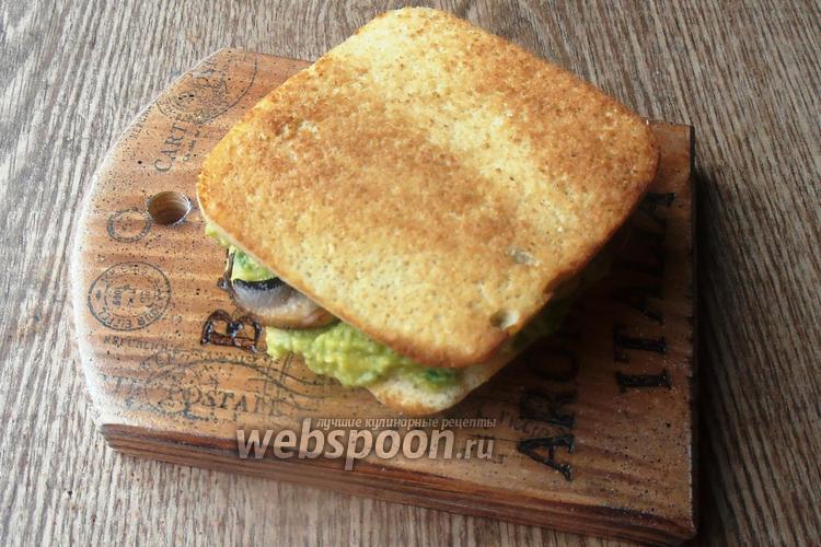 Фото Сэндвич с гуакамоле и шампиньонами