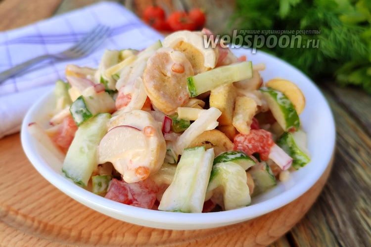 Фото Овощной салат с сухариками и сыром