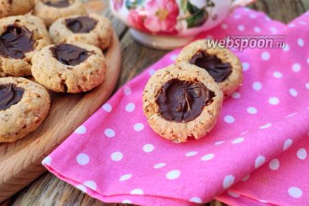 Фото рецепта Овсяно-ореховое печенье с шоколадной начинкой