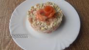 Фото рецепта Кето салат с креветками, сёмгой и сметаной