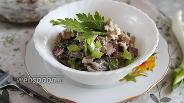 Фото рецепта Салат из баклажана, шампиньонов и куриного филе
