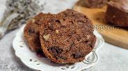 Фото рецепта Шоколадно-медовый кекс с сухофруктами и орехами
