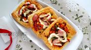 Фото рецепта Мини-пиццы с мексиканской смесью и сосисками