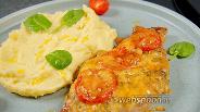 Фото рецепта Свинина запечённая с помидорами и картофельное Алиго. Видео