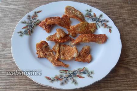 Фото рецепта Чипсы из курицы с куркумой