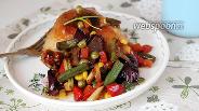 Фото рецепта Куриные бедра, жаренные в соевом соусе с овощами