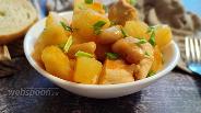 Фото рецепта Тушёный картофель с курицей и консервированной фасолью