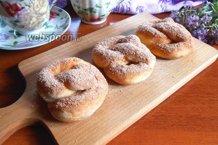 Фото рецепта Творожные крендели с корицей