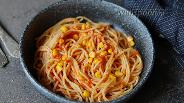 Фото рецепта Спагетти с кукурузой и томатами 