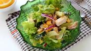Фото рецепта Зелёный салат с кукурузой и курицей