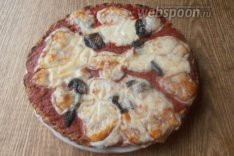 Фото Мясная пицца без муки с грибами и моцареллой