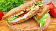 Фото рецепта Сэндвич с яичницей, сыром и помидором