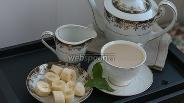 Фото рецепта Чёрный чай с базиликом и молоком