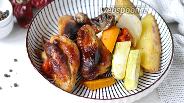 Фото рецепта Куриные крылышки в горчично-медовом соусе с овощами в духовке