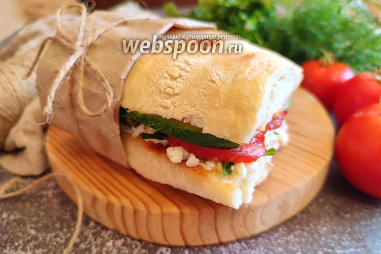 Фото Сэндвич из чиабатты с адыгейским сыром, помидором и огурцом