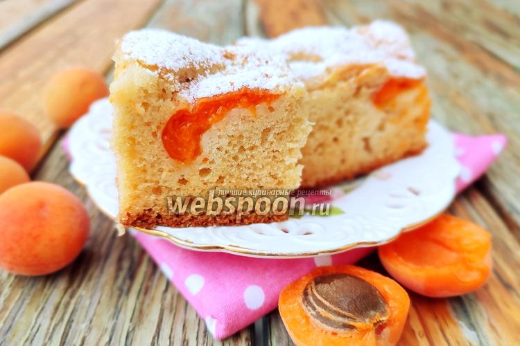Фото Бисквитный медовый пирог с абрикосами