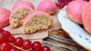 Фото рецепта Печенье с маком и глазурью из смородины