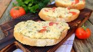 Фото рецепта Горячие бутерброды с адыгейским сыром и помидором