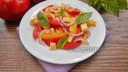 Фото рецепта Салат из сладкого перца с красным луком и сыром