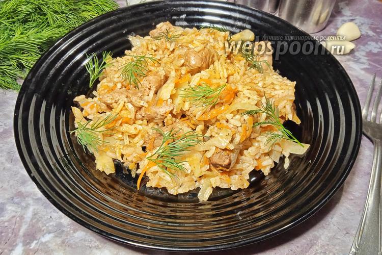 Фото Капуста с рисом и мясом тушёная на сковороде 