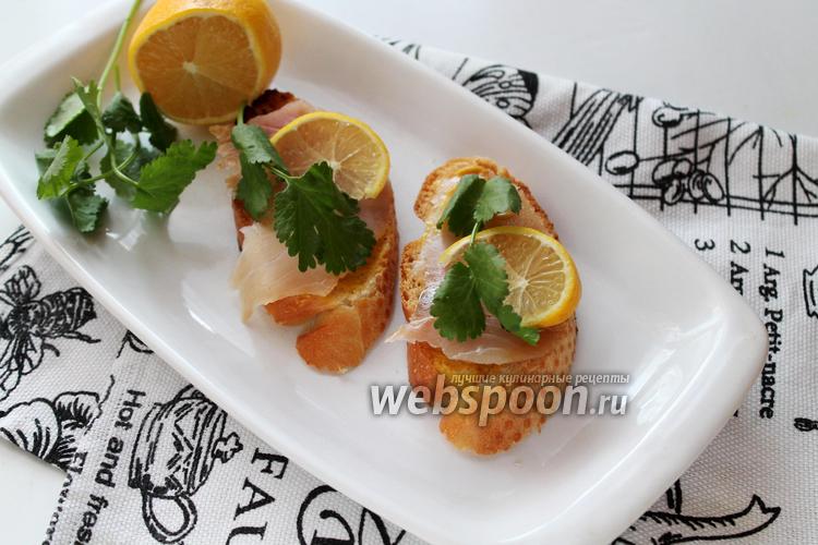 Фото Кростини с горчичным соусом и белой рыбой